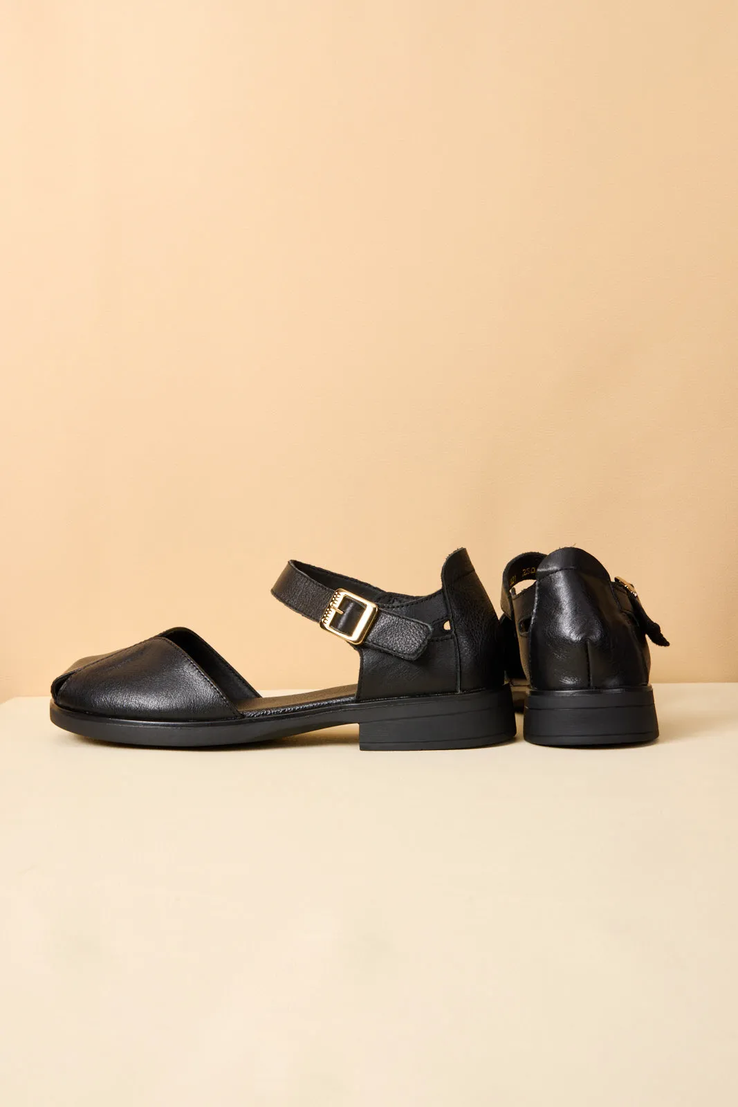 Rumour Has It | Tatum Leather Flat Sandal - Black
