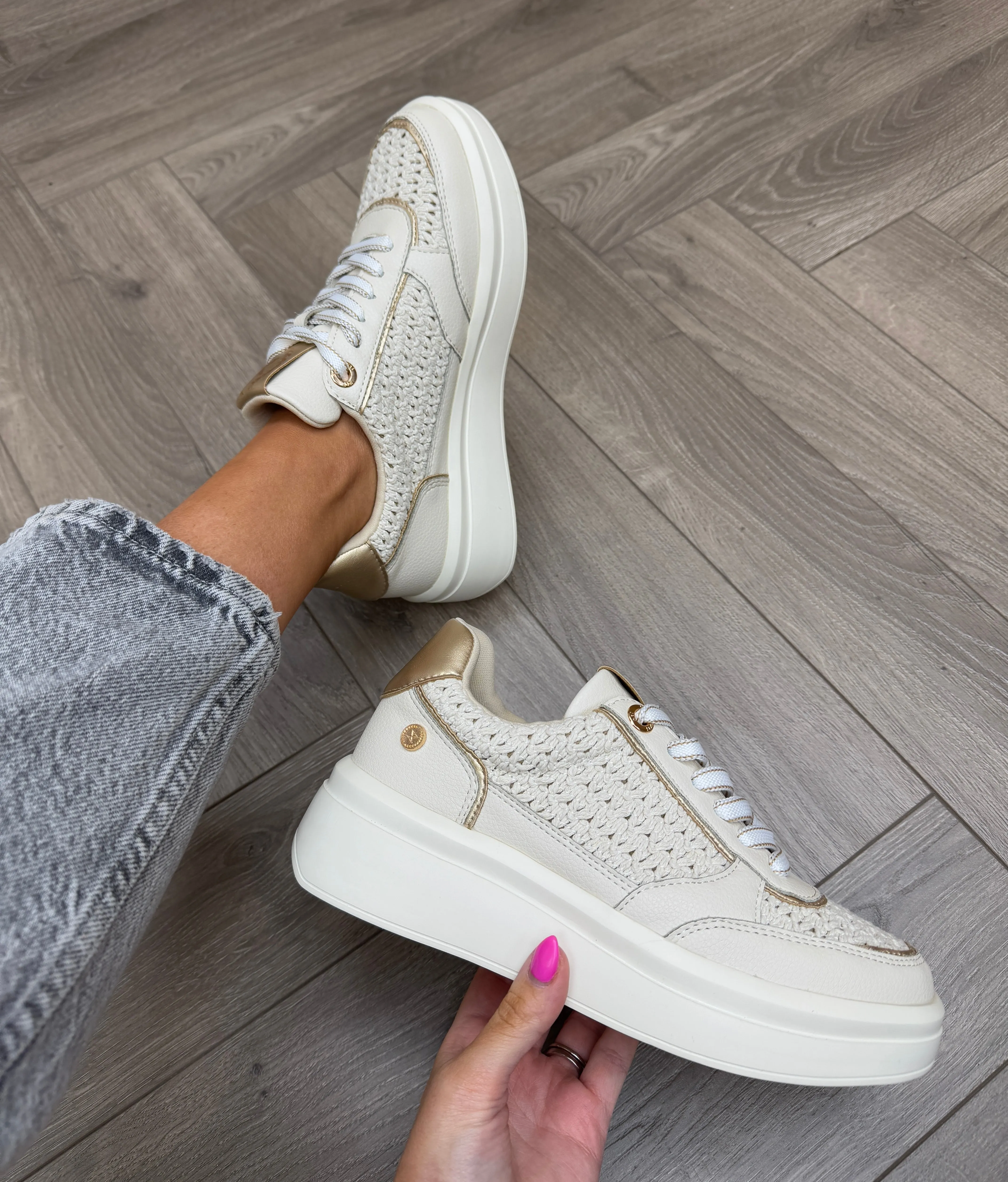 XTI Crochet Style Trainer 143773 - Beige (X42)